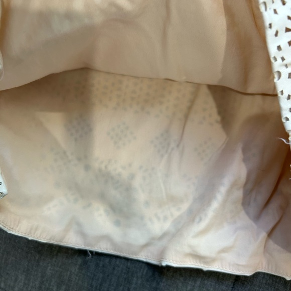 💥PRICE⬇️ DOLCE VITA • Cream faux Leather Laser Cut Out Shorts • size Large - Picture 8 of 9